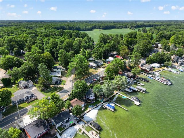 2610 S Shore Drive, Crystal, MI 48818