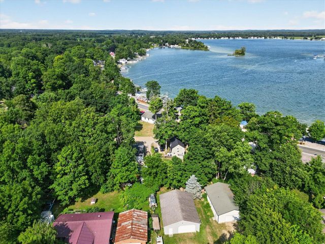 2610 S Shore Drive, Crystal, MI 48818