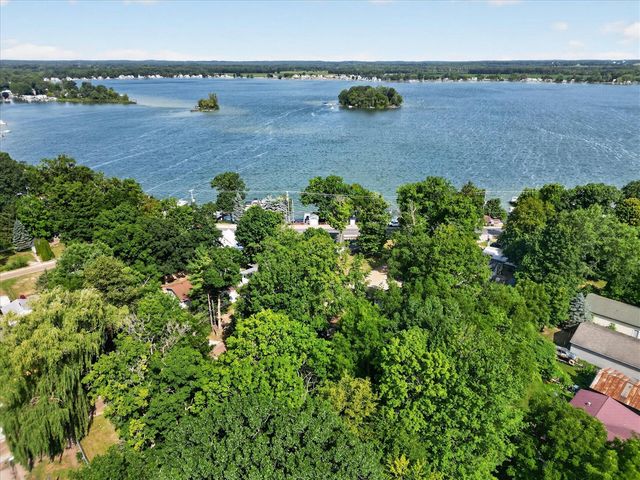 2610 S Shore Drive, Crystal, MI 48818