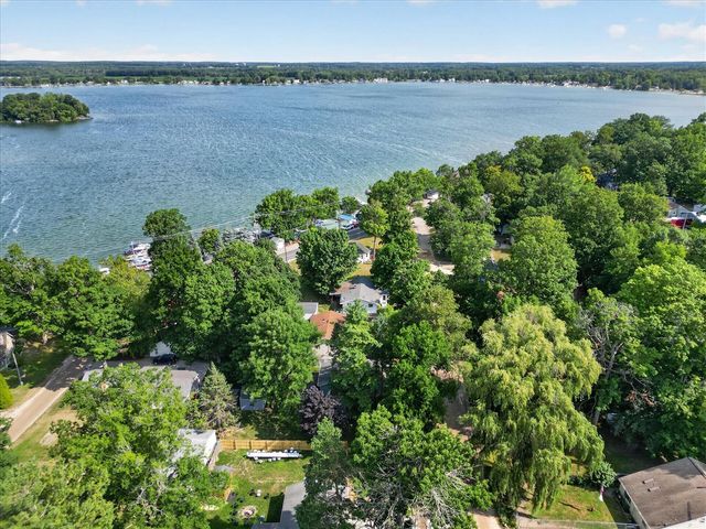 2610 S Shore Drive, Crystal, MI 48818