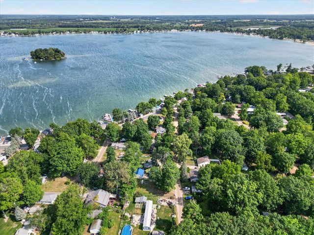 2610 S Shore Drive, Crystal, MI 48818