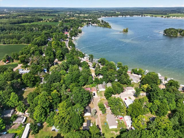 2610 S Shore Drive, Crystal, MI 48818