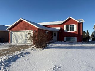 3127 30th Street S, Moorhead, MN 56560