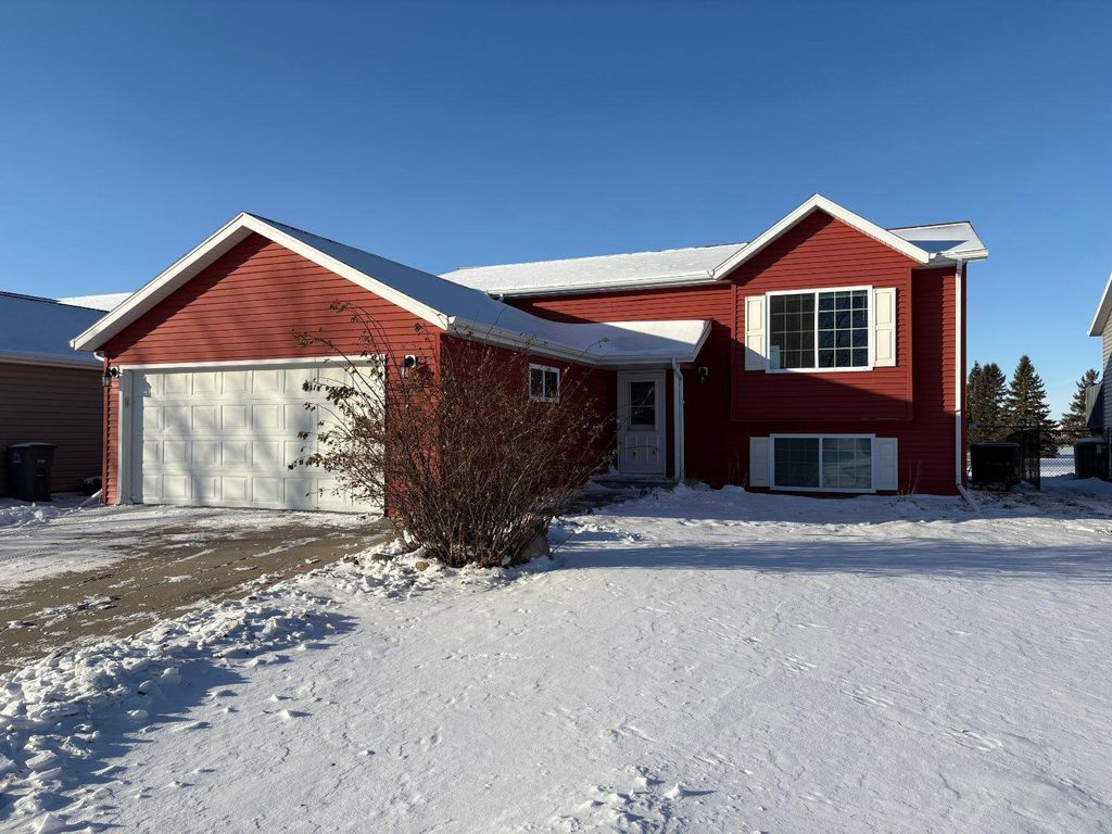 3127 30th Street S, Moorhead, MN 56560