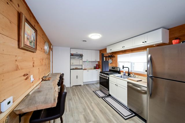 3 Hollywood Avenue, Raymond, NH 03077