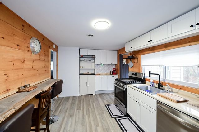 3 Hollywood Avenue, Raymond, NH 03077