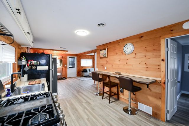 3 Hollywood Avenue, Raymond, NH 03077