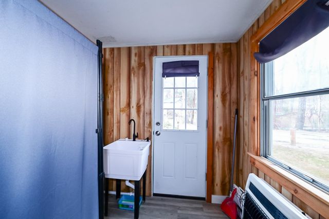 3 Hollywood Avenue, Raymond, NH 03077
