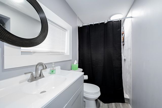 3 Hollywood Avenue, Raymond, NH 03077