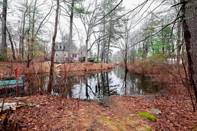 3 Hollywood Avenue, Raymond, NH 03077