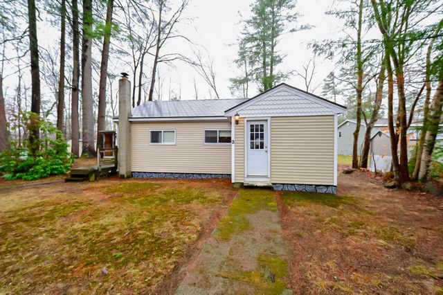 3 Hollywood Avenue, Raymond, NH 03077