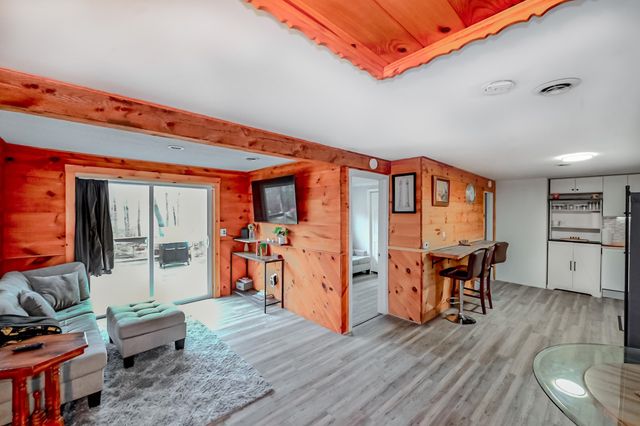 3 Hollywood Avenue, Raymond, NH 03077
