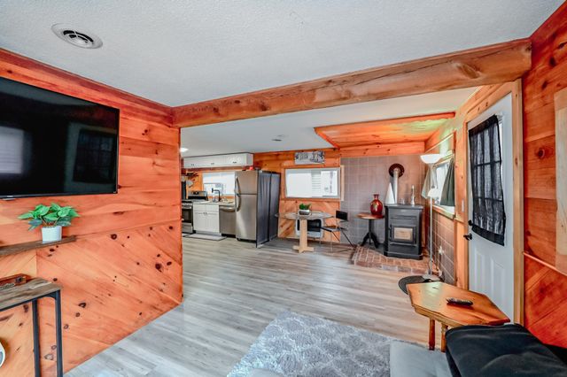 3 Hollywood Avenue, Raymond, NH 03077
