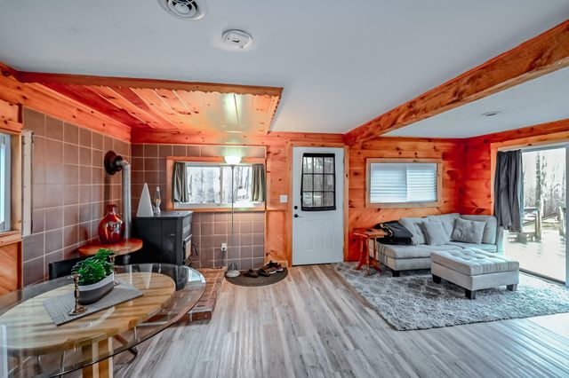 3 Hollywood Avenue, Raymond, NH 03077