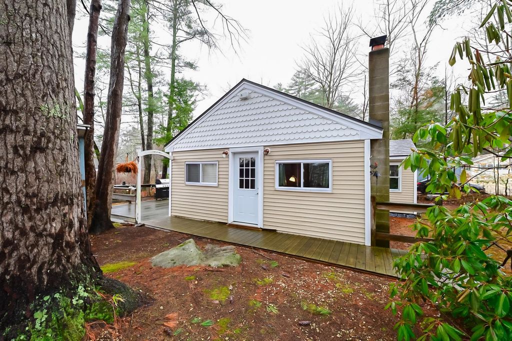 3 Hollywood Avenue, Raymond, NH 03077