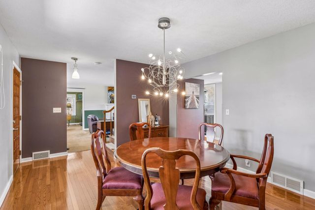 11 Duck Pass Road, North Oaks, MN 55127