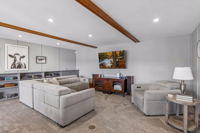 11 Duck Pass Road, North Oaks, MN 55127