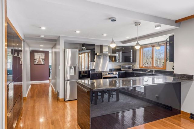 11 Duck Pass Road, North Oaks, MN 55127