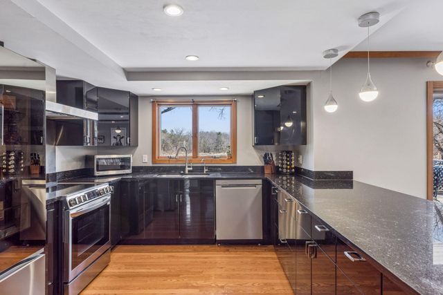 11 Duck Pass Road, North Oaks, MN 55127