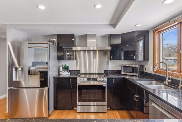 11 Duck Pass Road, North Oaks, MN 55127