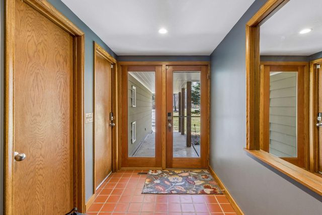 11 Duck Pass Road, North Oaks, MN 55127