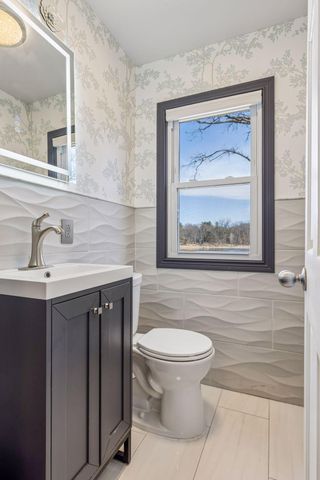 11 Duck Pass Road, North Oaks, MN 55127