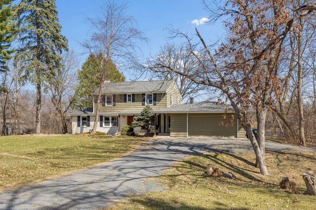 11 Duck Pass Road, North Oaks, MN 55127