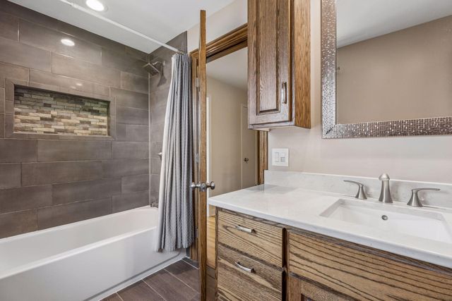 11 Duck Pass Road, North Oaks, MN 55127