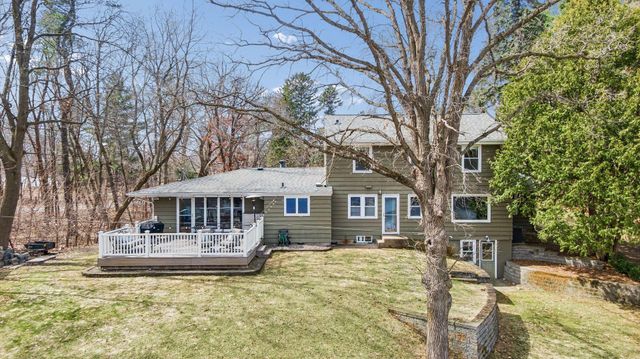 11 Duck Pass Road, North Oaks, MN 55127