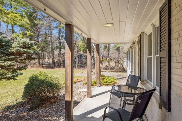 11 Duck Pass Road, North Oaks, MN 55127