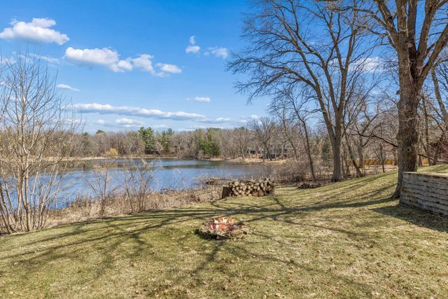 11 Duck Pass Road, North Oaks, MN 55127