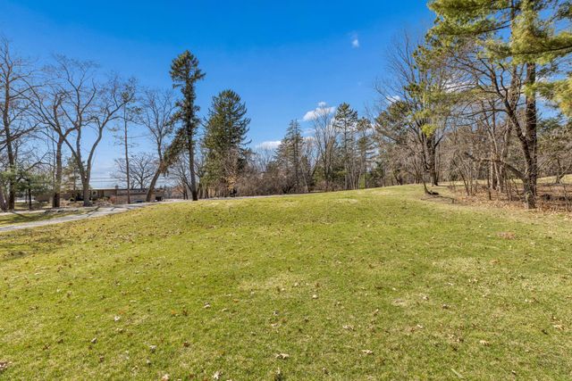 11 Duck Pass Road, North Oaks, MN 55127