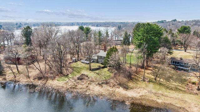 11 Duck Pass Road, North Oaks, MN 55127