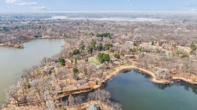 11 Duck Pass Road, North Oaks, MN 55127