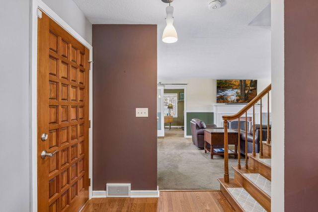 11 Duck Pass Road, North Oaks, MN 55127