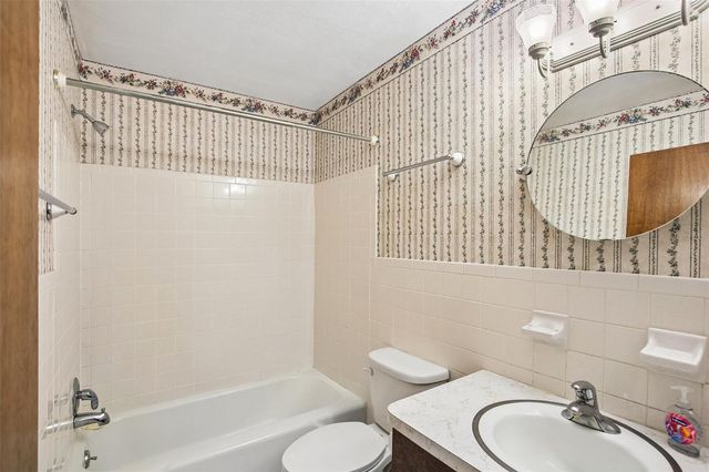9224 LAKEVIEW DRIVE, New Port Richey, FL 34654