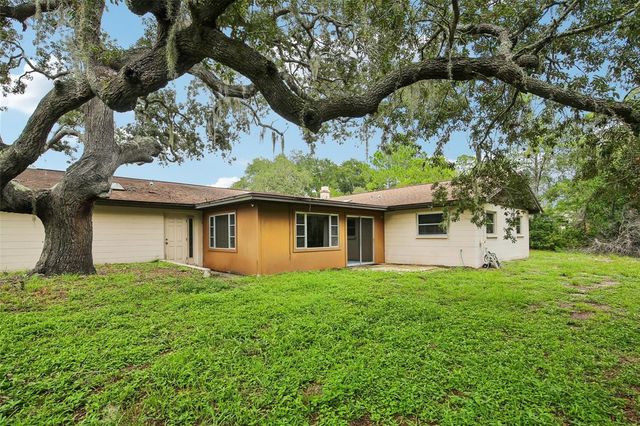 9224 LAKEVIEW DRIVE, New Port Richey, FL 34654