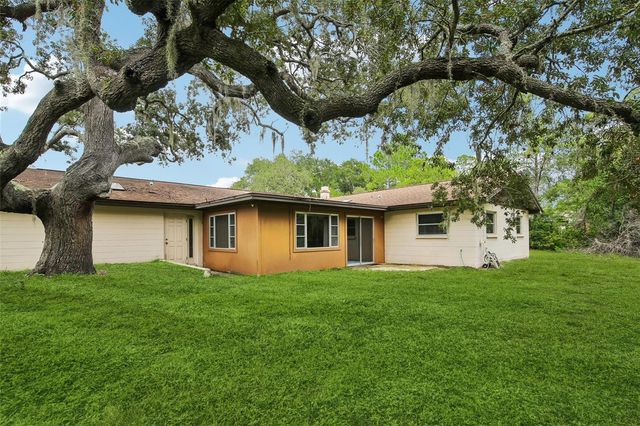 9224 LAKEVIEW DRIVE, New Port Richey, FL 34654