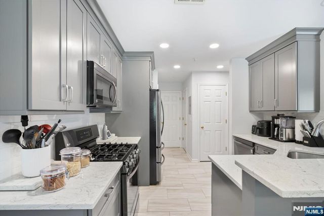 70 Carter Road, Wanaque, NJ 07420