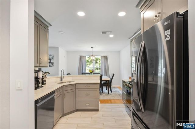 70 Carter Road, Wanaque, NJ 07420