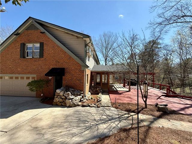 7300 Chattahoochee Bluff Drive, Atlanta, GA 30350