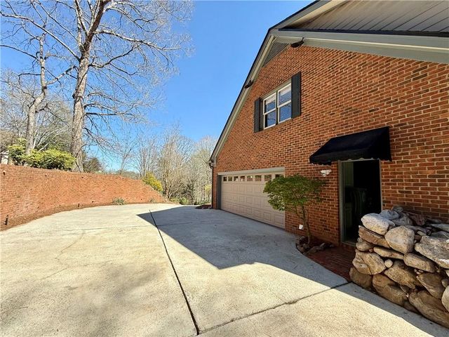 7300 Chattahoochee Bluff Drive, Atlanta, GA 30350
