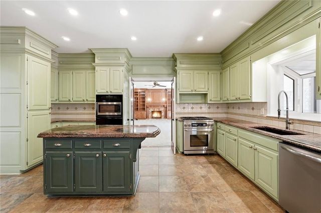 7300 Chattahoochee Bluff Drive, Atlanta, GA 30350