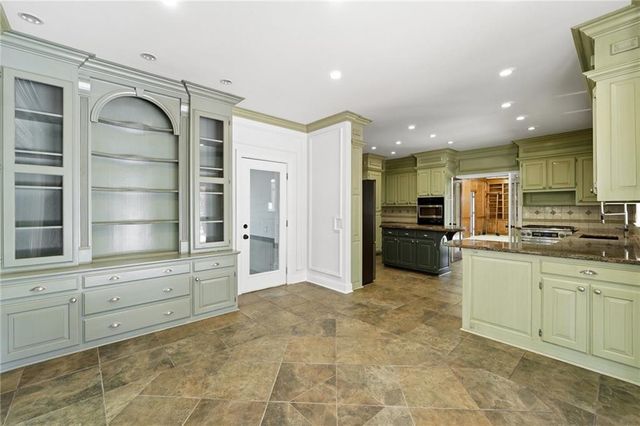 7300 Chattahoochee Bluff Drive, Atlanta, GA 30350