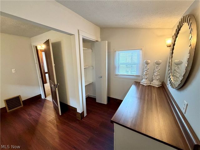 458 Crestwood Avenue, Akron, OH 44302