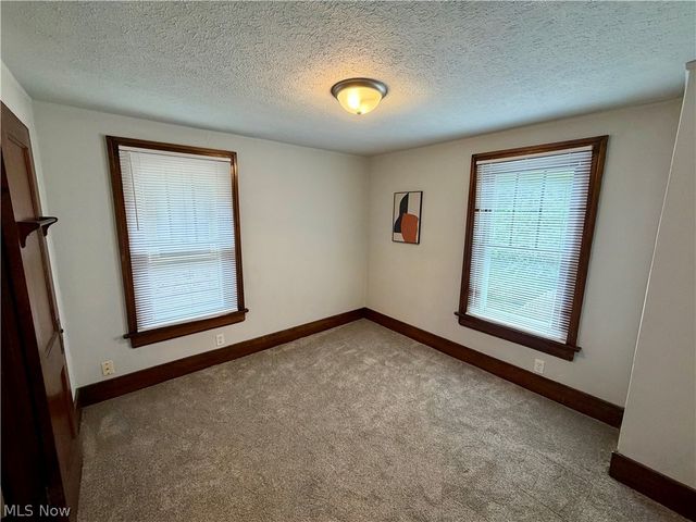458 Crestwood Avenue, Akron, OH 44302
