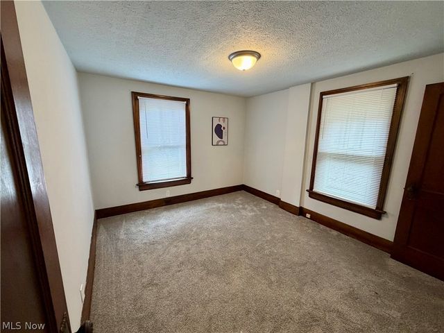 458 Crestwood Avenue, Akron, OH 44302