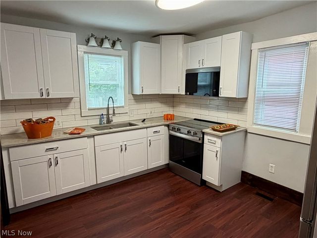 458 Crestwood Avenue, Akron, OH 44302