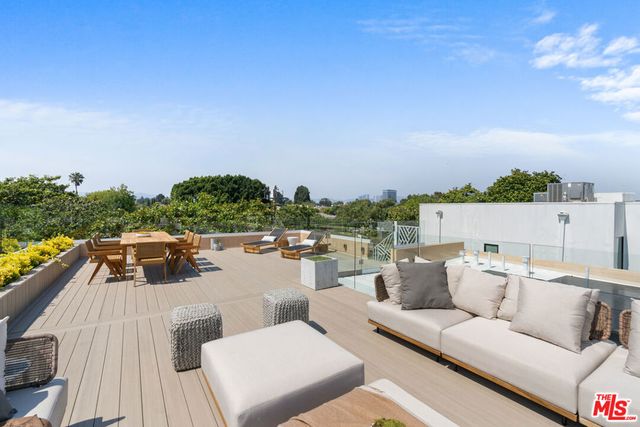 11622 Charnock Road, Los Angeles, CA 90066