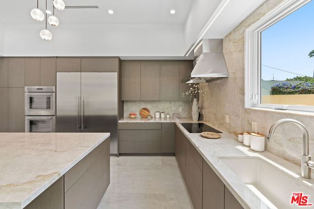 11622 Charnock Road, Los Angeles, CA 90066